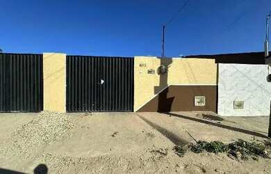 Imagem: A casa possui 2 Dormitórios, 1 Banheiro, 1 Vaga na garagem