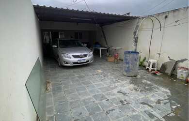 Imagem: A casa possui 2 Dormitórios, 1 Banheiro e está localizado