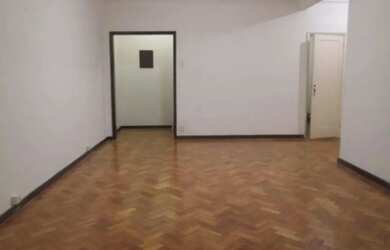 Imagem: O apartamento possui 3 Dormitórios, 1 Banheiro, 1 Vaga na garagem