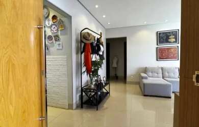 Imagem: A casa possui 2 Dormitórios, 1 Banheiro, 2 Vagas na garagem