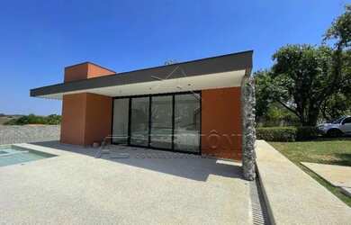 Imagem: A casa em condomínio possui 4 Dormitórios, 3 Banheiros, 4