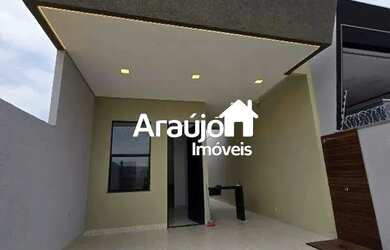 Imagem: A casa possui 3 Dormitórios, 1 Banheiro, 2 Vagas na garagem