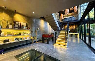 Imagem: A casa em condomínio possui 4 Dormitórios, 4 Banheiros, 4