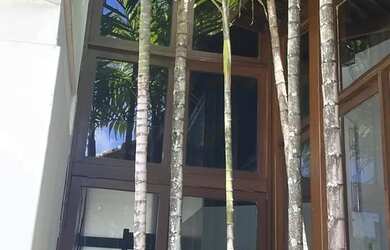 Imagem 12: Mansão a venda e aluguel no Itaigara, ² totais, finamente decorada em madeira nobre, amplo