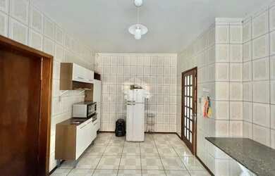 Imagem 4: Casa Ampla à Venda - 3 Dormitórios, Excelente Localização e Valor Atrativo!