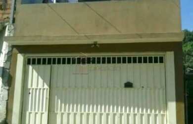 Imagem: A casa possui 2 Dormitórios, 1 Banheiro, 1 Vaga na garagem