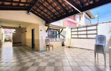 Imagem: A casa possui 3 Dormitórios, 2 Banheiros, 2 Vagas na garagem