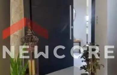 Imagem: A casa possui 4 Dormitórios, 5 Banheiros, 4 Vagas na garagem