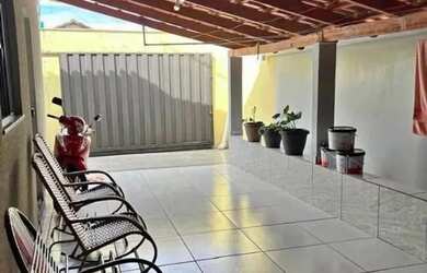 Imagem: A casa possui 2 Dormitórios, 1 Banheiro, 1 Vaga na garagem