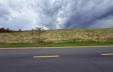 Imagem: O terreno possui 413m² de Área e está localizado em Alphaville