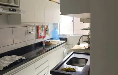 Imagem: O apartamento possui 2 Dormitórios, 1 Banheiro, 1 Vaga na garagem