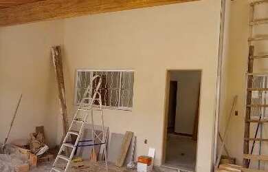 Imagem: A casa possui 2 Dormitórios, 2 Banheiros, 2 Vagas na garagem