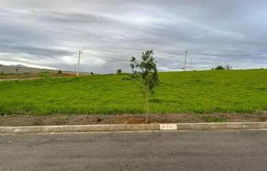 Imagem: O terreno possui 250m² de Área e está localizado em Loteamento