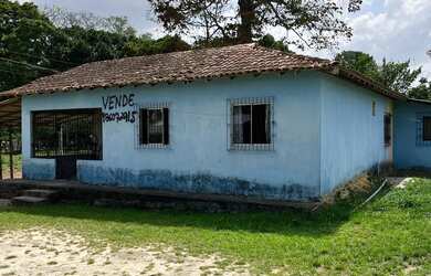 Imagem: A casa possui 4 Dormitórios, 2 Banheiros e está localizado