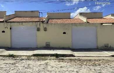 Imagem: A casa possui 2 Dormitórios, 1 Banheiro, 1 Vaga na garagem