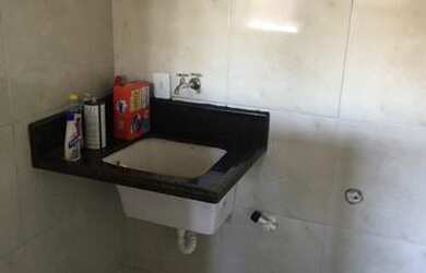 Imagem: A casa possui 2 Dormitórios, 1 Banheiro, 1 Vaga na garagem