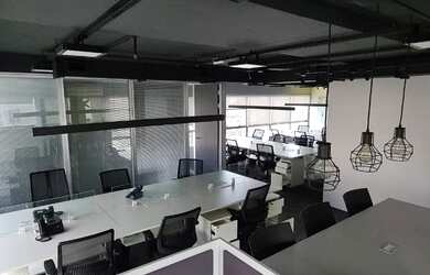 Imagem: O depósito possui 4 Vagas na garagem, 223m² de Área e está