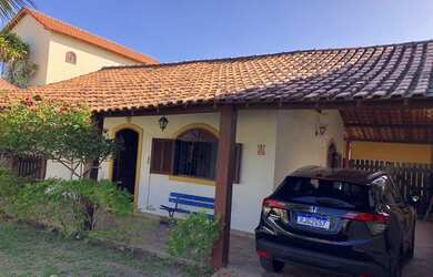 Imagem: A casa possui 2 Dormitórios, 2 Banheiros, 2 Vagas na garagem