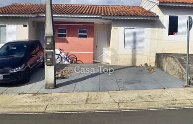 Imagem: A casa possui 2 Dormitórios, 1 Banheiro, 2 Vagas na garagem