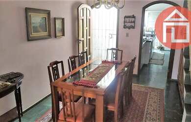 Imagem: A casa possui 3 Dormitórios, 2 Banheiros, 120m² de Área