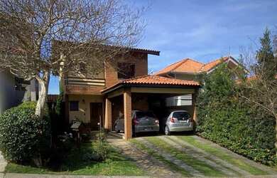 Imagem: A casa em condomínio possui 4 Dormitórios, 4 Banheiros, 2