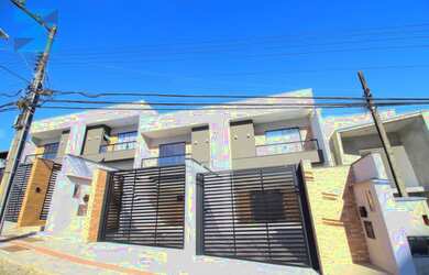 Imagem: A casa possui 3 Dormitórios, 4 Banheiros, 2 Vagas na garagem