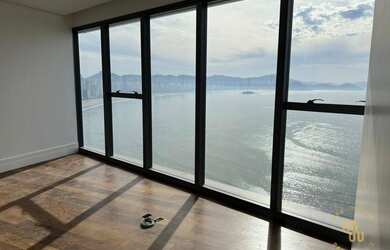 Imagem: O apartamento possui 4 Dormitórios, 5 Banheiros, 3 Vagas na