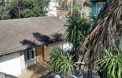 Imagem: A casa possui 3 Dormitórios, 3 Banheiros, 3 Vagas na garagem