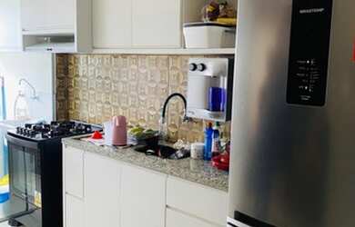 Imagem: O apartamento possui 2 Dormitórios, 1 Banheiro, 1 Vaga na garagem