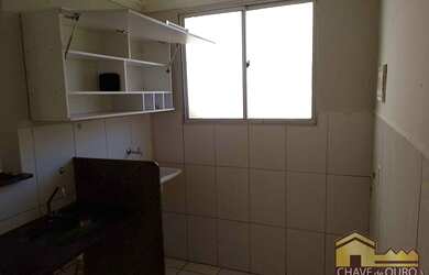 Imagem: O apartamento possui 2 Dormitórios, 1 Banheiro, 1 Vaga na garagem