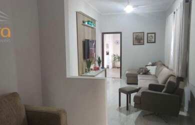 Imagem: A casa possui 2 Dormitórios, 2 Banheiros, 2 Vagas na garagem