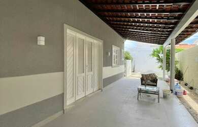 Imagem: A casa possui 3 Dormitórios, 4 Banheiros, 4 Vagas na garagem