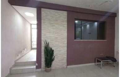 Imagem: A casa possui 2 Dormitórios, 1 Banheiro, 1 Vaga na garagem