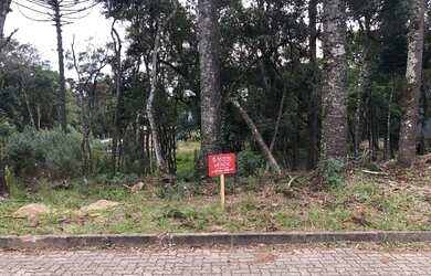 Imagem: O terreno possui 811m² de Área e está localizado em Nova