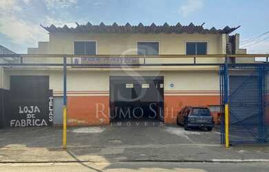 Imagem: O depósito para alugar possui 5 Vagas na garagem e 470m² de