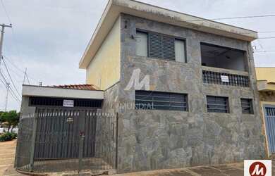 Imagem: A casa à venda possui 3 Dormitórios, 3 Banheiros, 2 Vagas