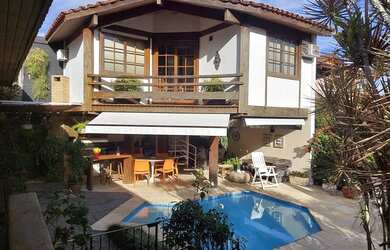 Imagem: A casa em condomínio possui 4 Dormitórios, 4 Banheiros, 2