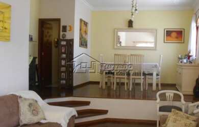 Imagem: A casa em condomínio possui 4 Dormitórios, 5 Banheiros, 4