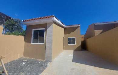 Imagem: A casa possui 3 Dormitórios, 1 Banheiro, 1 Vaga na garagem