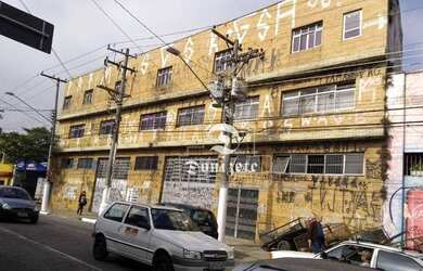 Imagem: O depósito possui 5 Vagas na garagem, 2.300m² de Área e