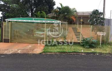 Imagem: A casa possui 2 Dormitórios, 1 Banheiro, 3 Vagas na garagem