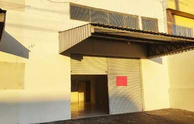 Imagem: O depósito possui 4 Vagas na garagem, 150m² de Área e está