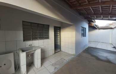 Imagem 6: VENDA de Casa Térrea com 2 Quartos, Quintal Espaçoso, em Bairro Privilegiado...