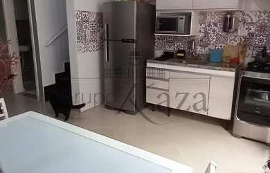 Imagem: A casa em condomínio possui 2 Dormitórios, 3 Banheiros, 2