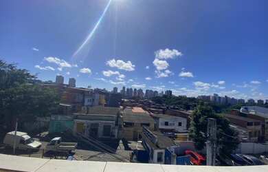 Imagem 4: Casa na Santa Cruz na rua principal carro para na porta