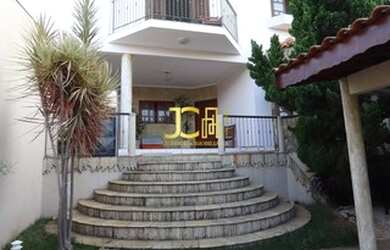 Imagem: A casa possui 3 Dormitórios, 3 Banheiros, 3 Vagas na garagem