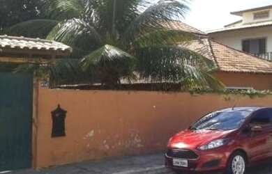 Imagem: A casa possui 5 Dormitórios, 2 Banheiros, 1 Vaga na garagem
