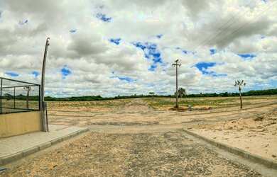 Imagem: O terreno possui 396m² de Área e está localizado em Aquiraz