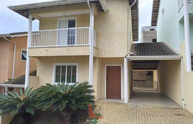 Imagem: A casa possui 3 Dormitórios, 1 Banheiro, 2 Vagas na garagem