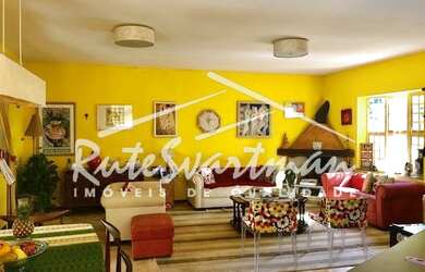 Imagem: A casa possui 5 Dormitórios, 4 Banheiros, 4 Vagas na garagem